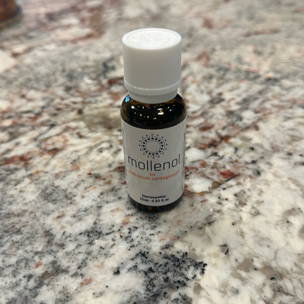 Mollenol for molluscum